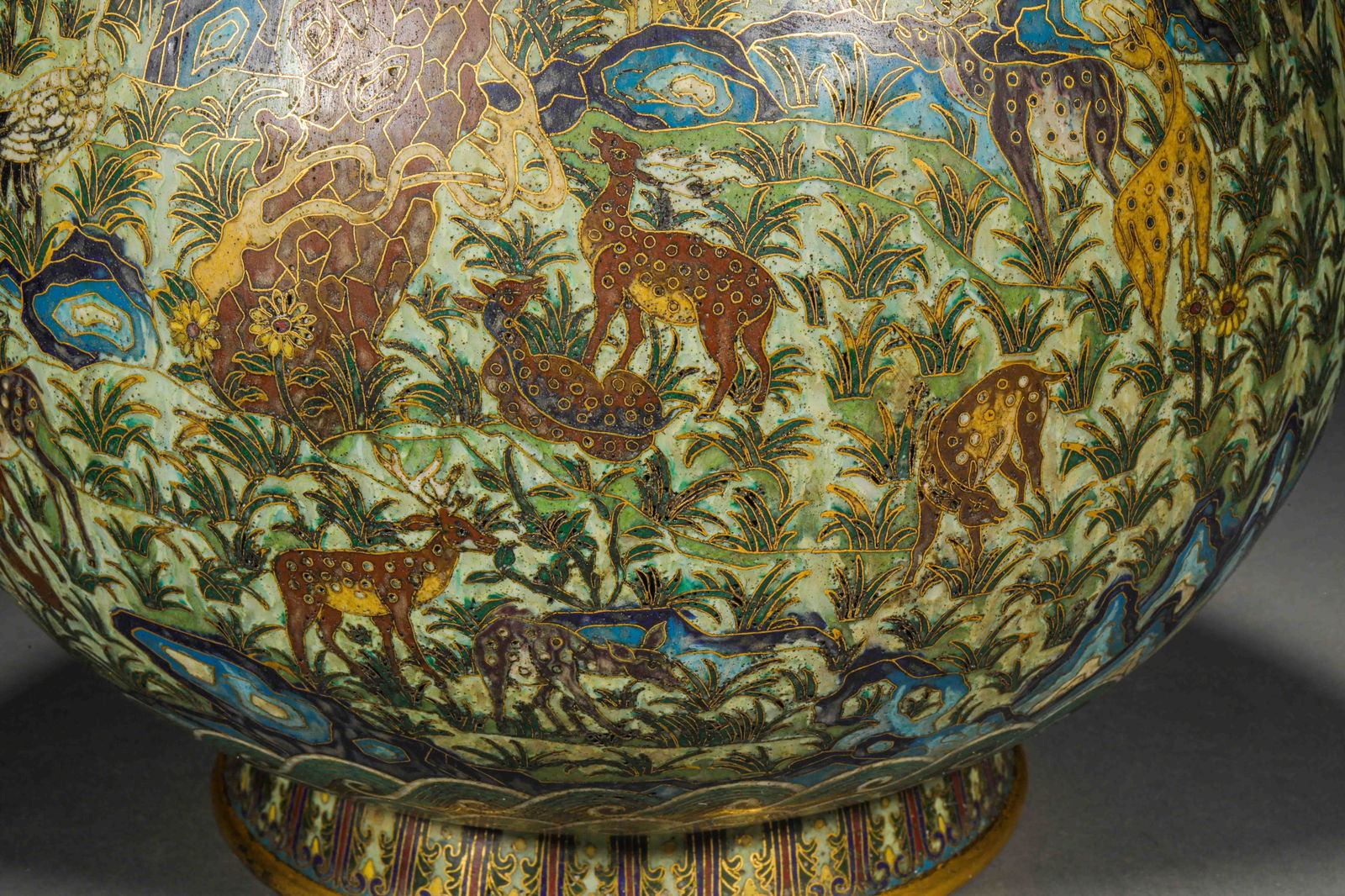 Qing Dynasty cloisonné animal pattern amphorae - 12