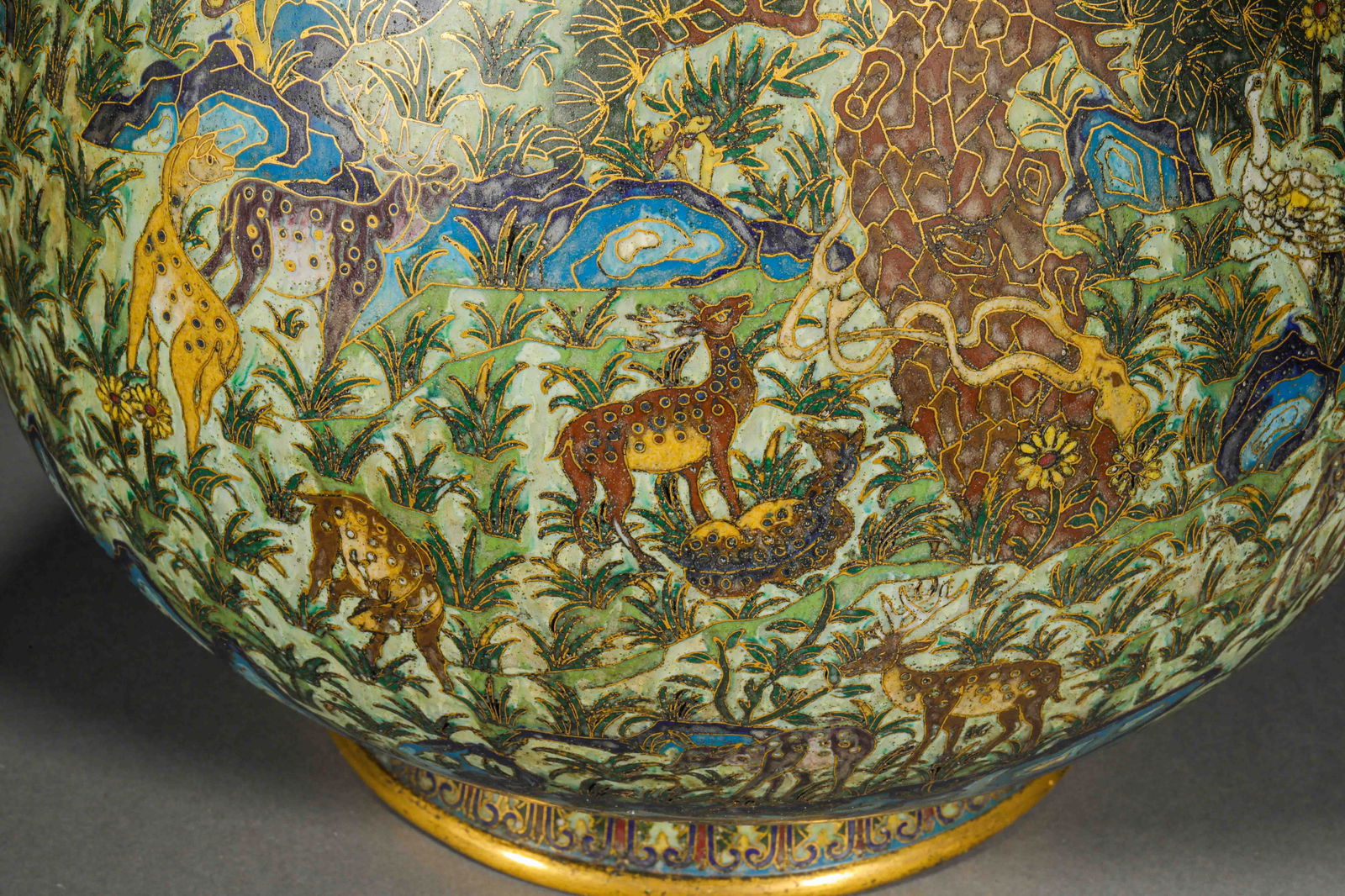 Qing Dynasty cloisonné animal pattern amphorae - 13