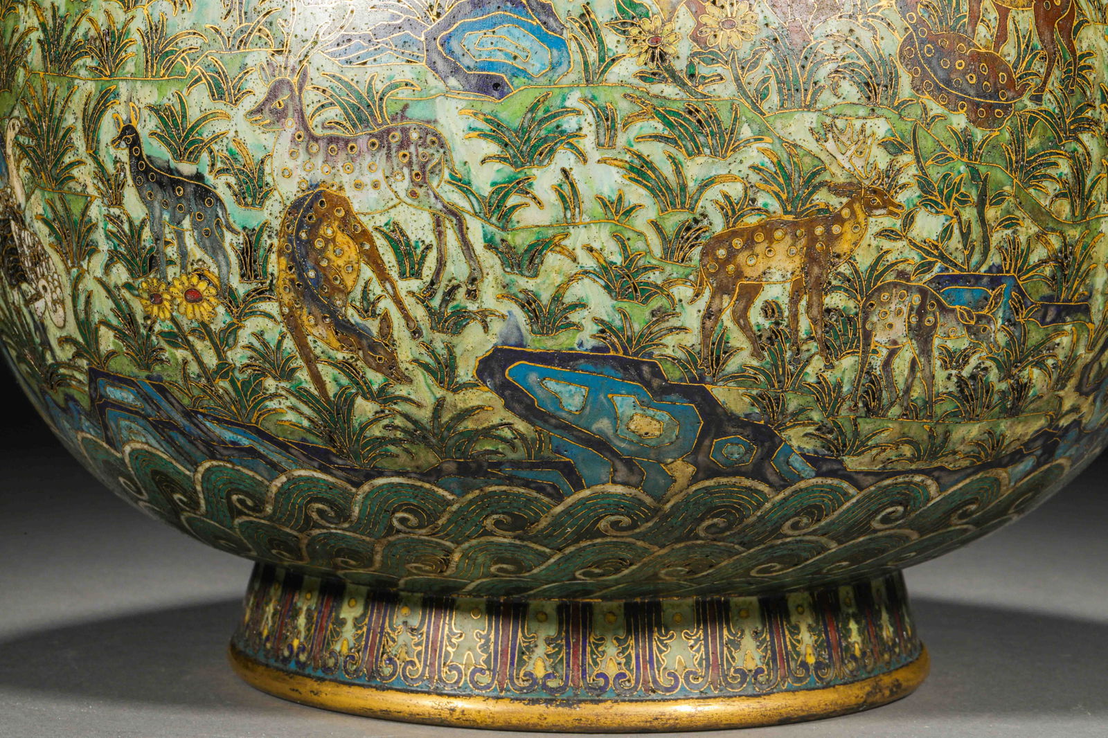 Qing Dynasty cloisonné animal pattern amphorae - 15