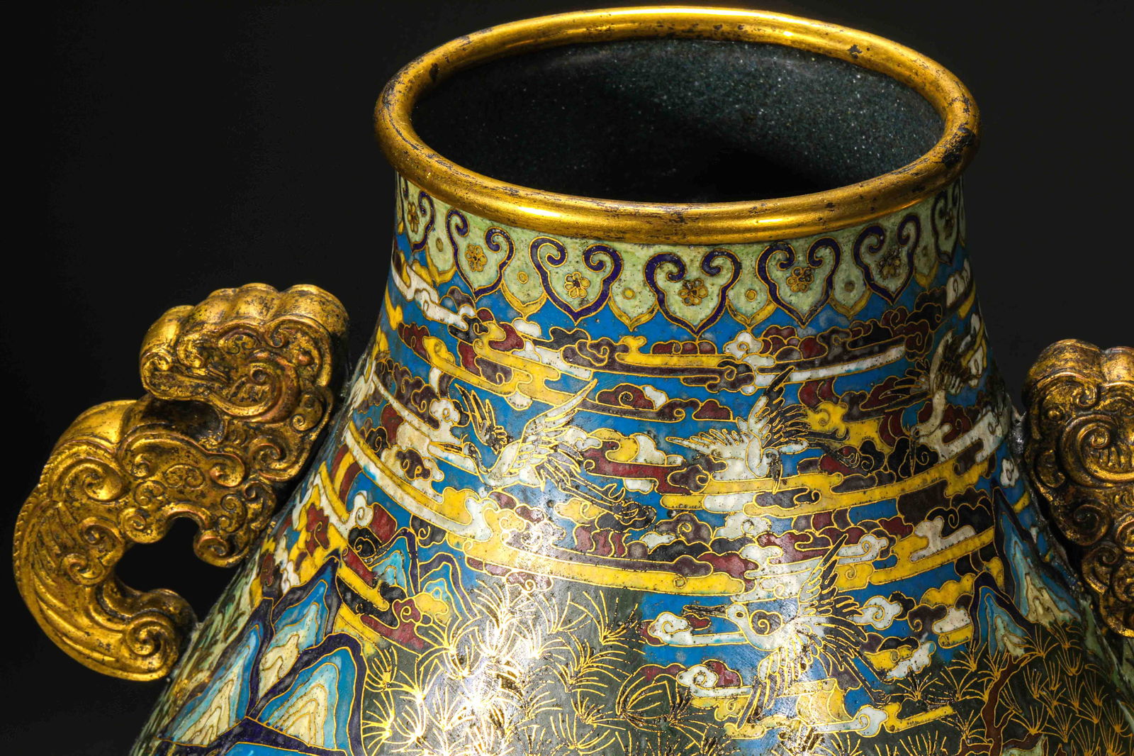 Qing Dynasty cloisonné animal pattern amphorae - 6