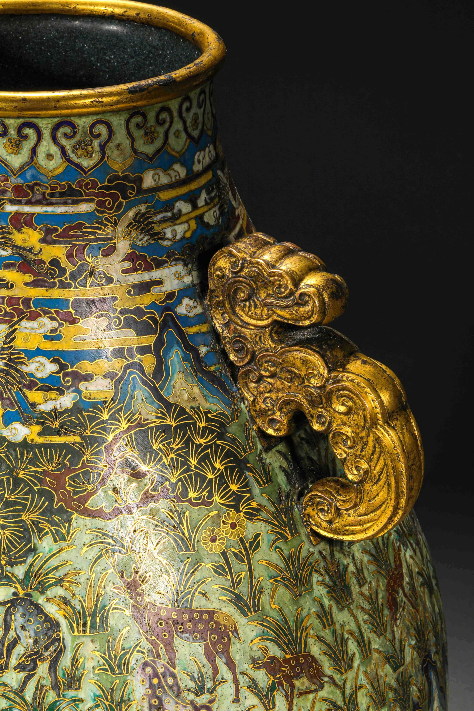 Qing Dynasty cloisonné animal pattern amphorae - 7
