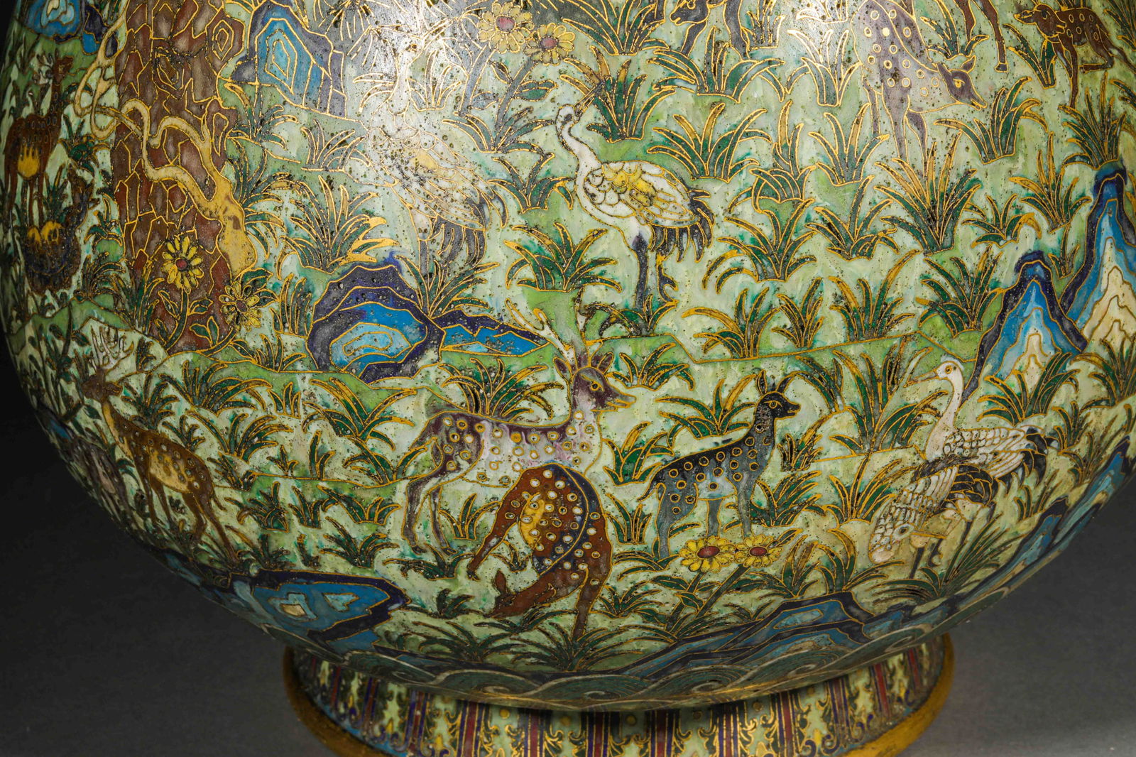 Qing Dynasty cloisonné animal pattern amphorae - 8