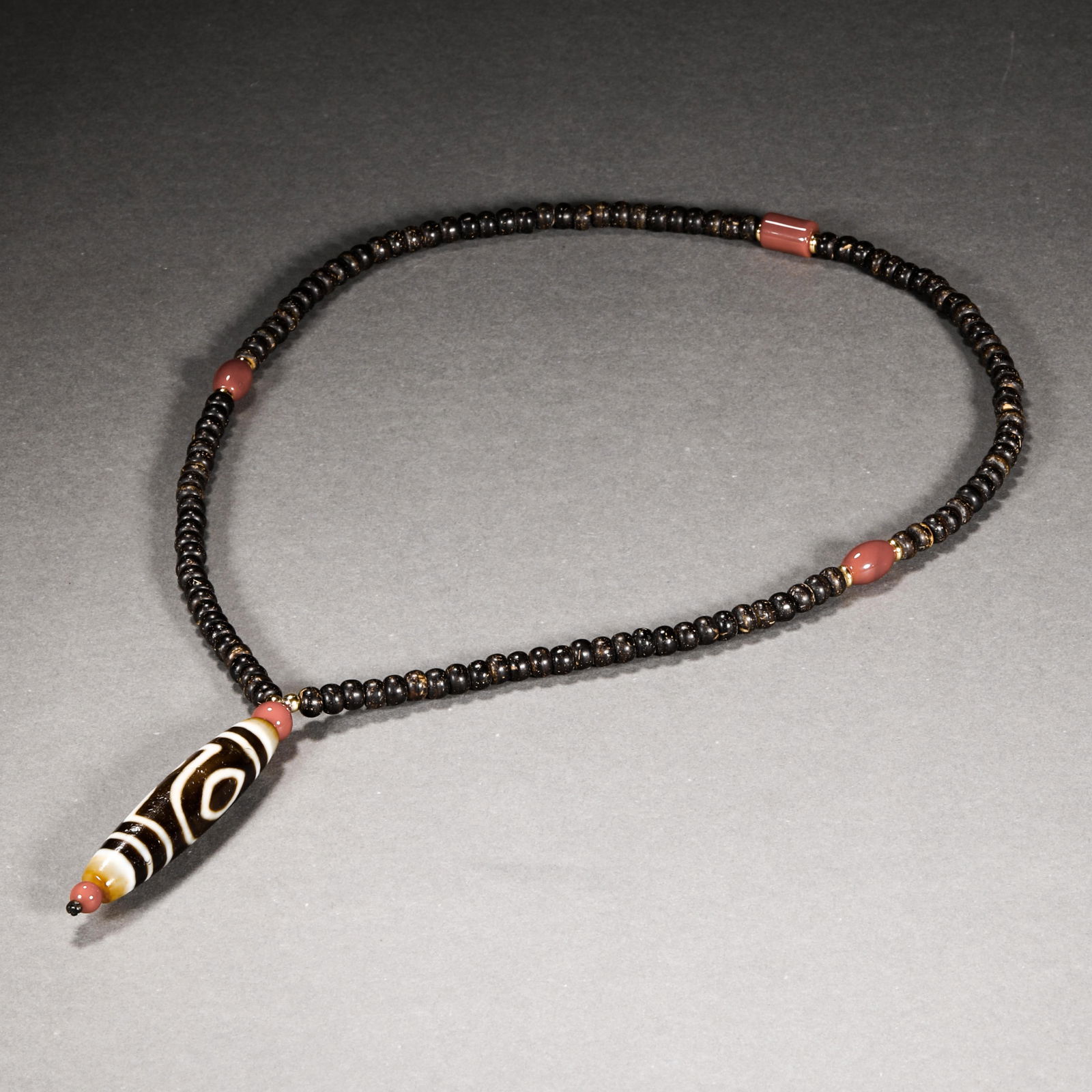 Special Four Eyed Dzi Beads from the Tang Dynasty: Special Four Eyed Dzi Beads from the Tang DynastyH5.8cm W1.3cm Wight34g