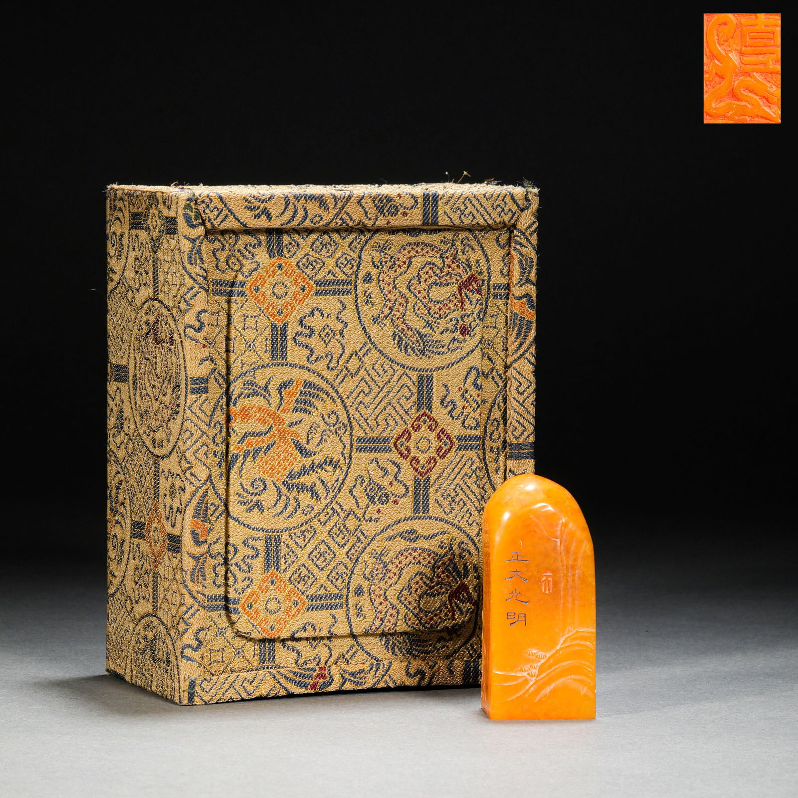 Qing Dynasty Shoushan Tianhuang Stone Poetry Seal: Qing Dynasty Shoushan Tianhuang Stone Poetry SealH7cm W3cm Weight89.5g