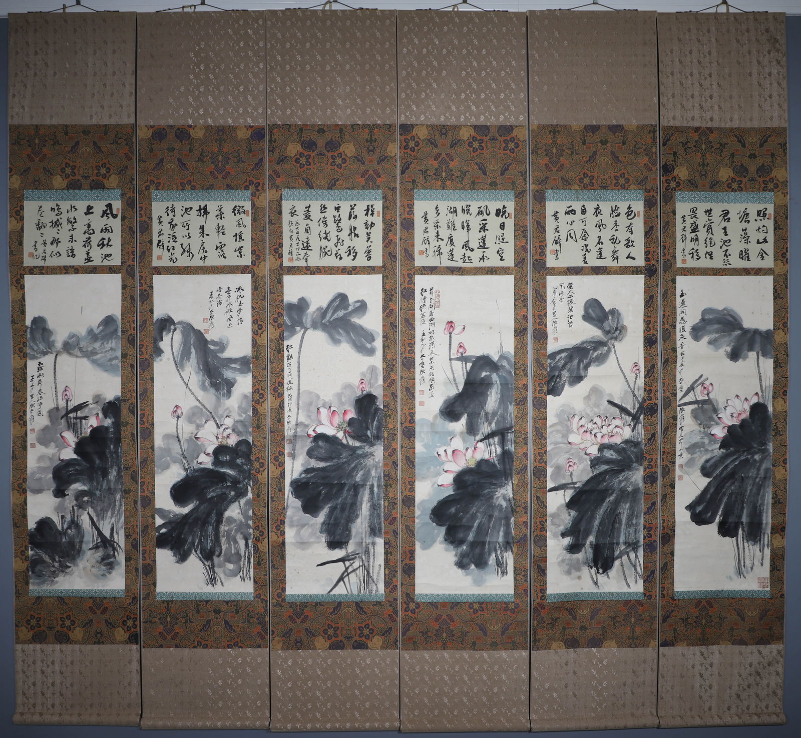 In modern times, Zhang Daqian's six-striped screen of lotus on paper: In modern times, Zhang Daqian's six-striped screen of lotus on paperH:95cm,W:29cm,