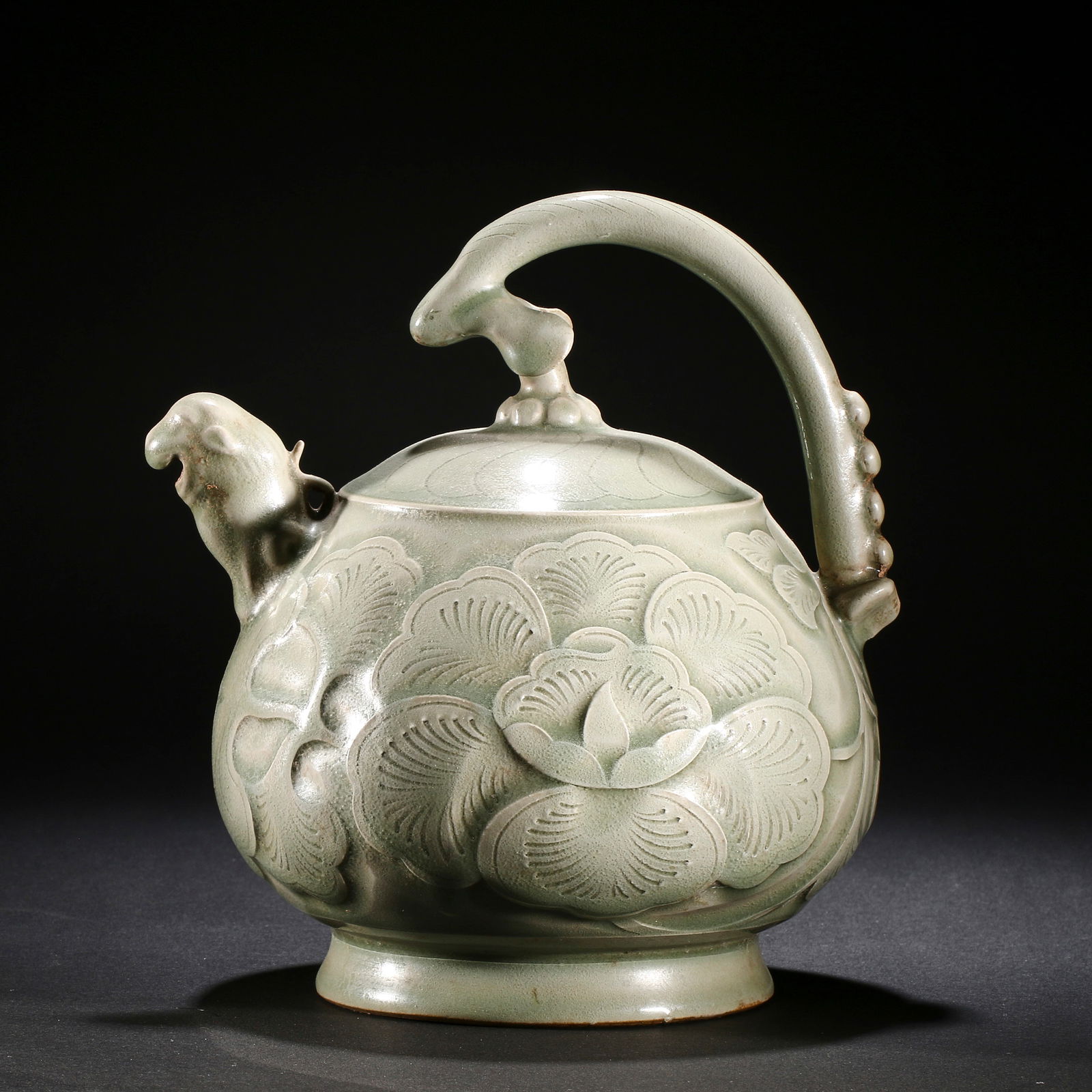 Before the Ming Dynasty, Yue kiln celadon was used to hold pots (1 of 11)