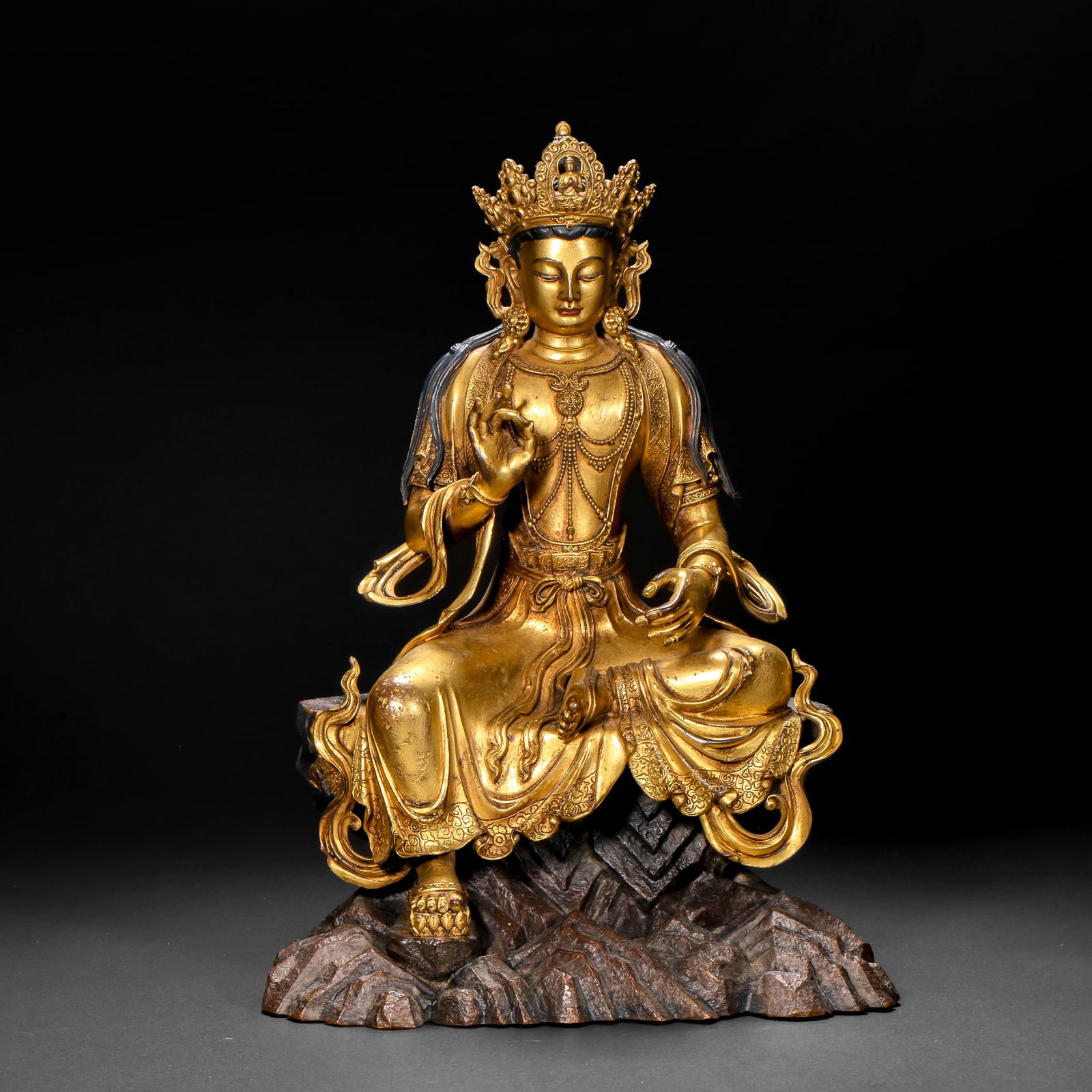 Bronze gilded statue of King Buddha from the Qing Dynasty (1 of 10)