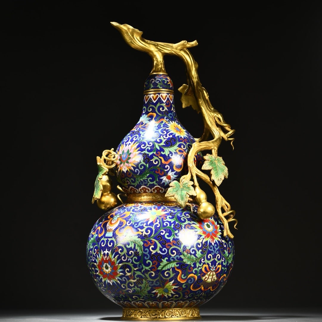 Qing Dynasty cloisonn é gourd bottle (1 of 8)