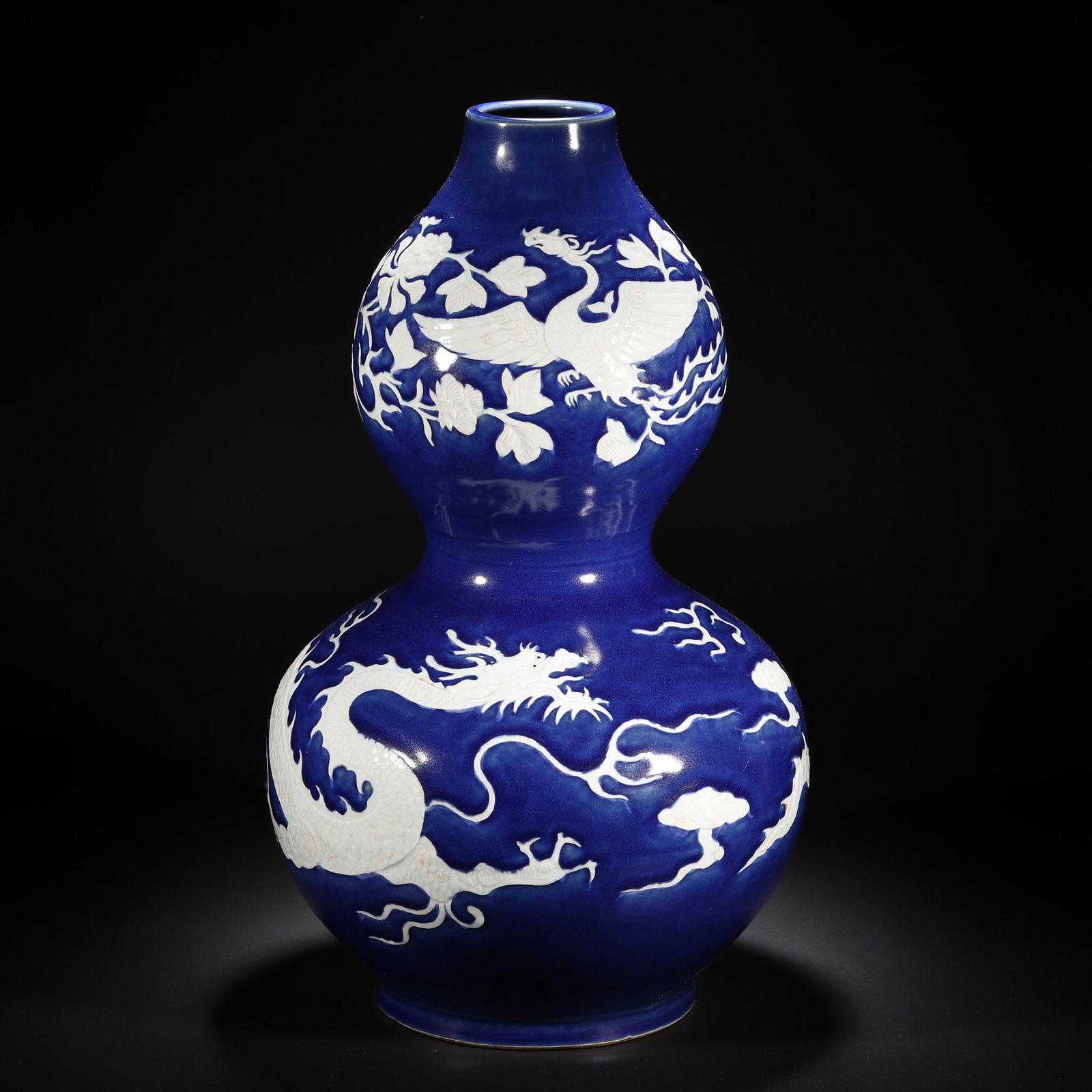 Ming Dynasty blue ground with white dragon and phoenix pattern gourd bottle: Ming Dynasty blue ground with white dragon and phoenix pattern gourd bottle H44cm W25cm