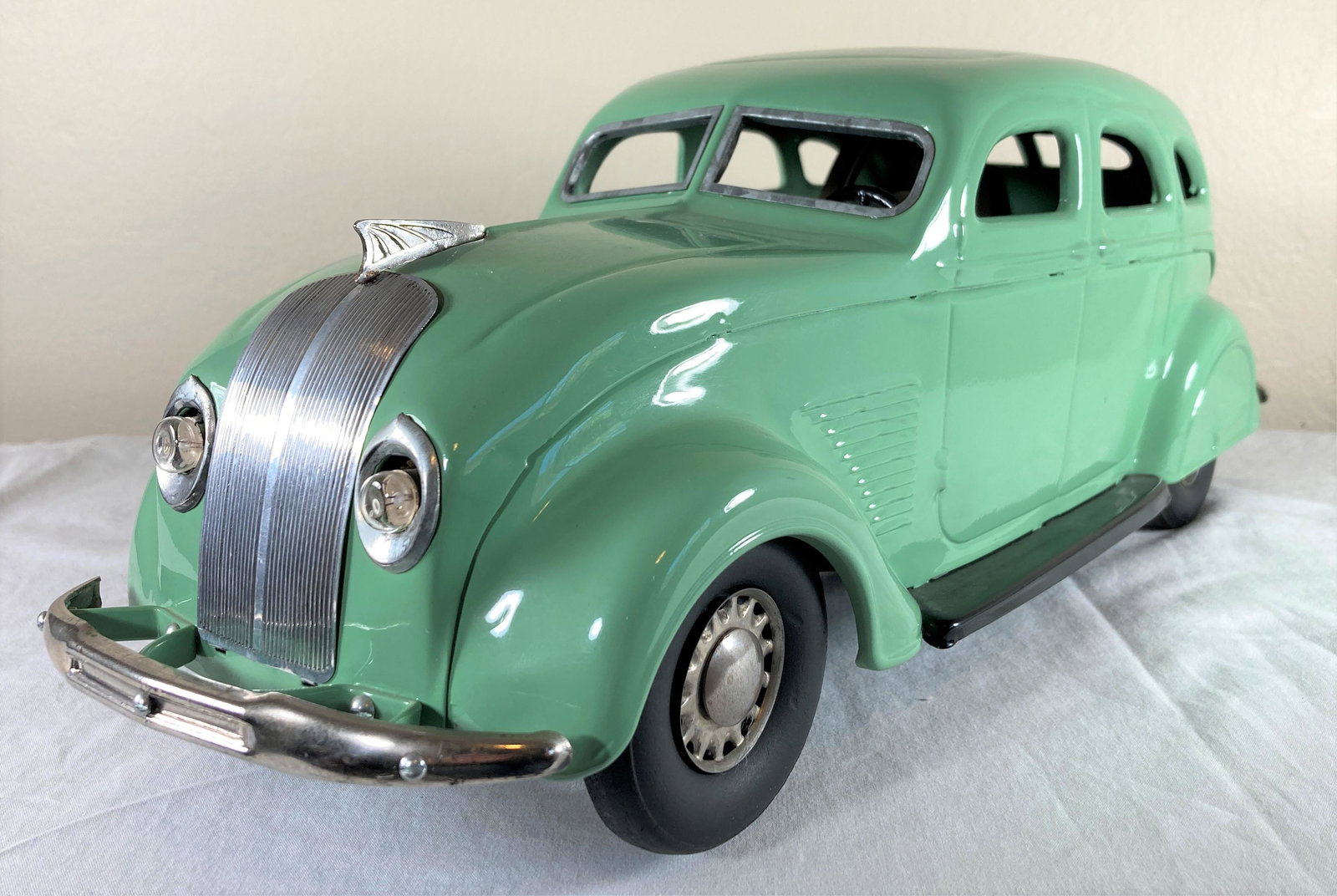 Cor-Cor Desoto Airflow Pressed Steel Car Toy with Electric Lights: This is a wonderful toy in very good condition. It shows minor wear overall. Some dust present from display. Appears to have been professionally restored to its former glory. Excellent workmanship. Ru