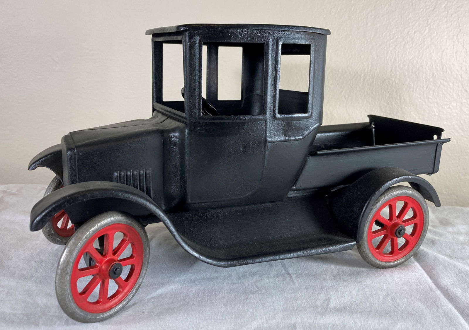 Buddy L Fliver Model T Ford Tin Lizzie Pressed Steel Toy Truck: This is a wonderful toy in very good condition. It shows minor wear overall. Some dust present from display. Appears to have been professionally restored to its former glory. Excellent workmanship. Me