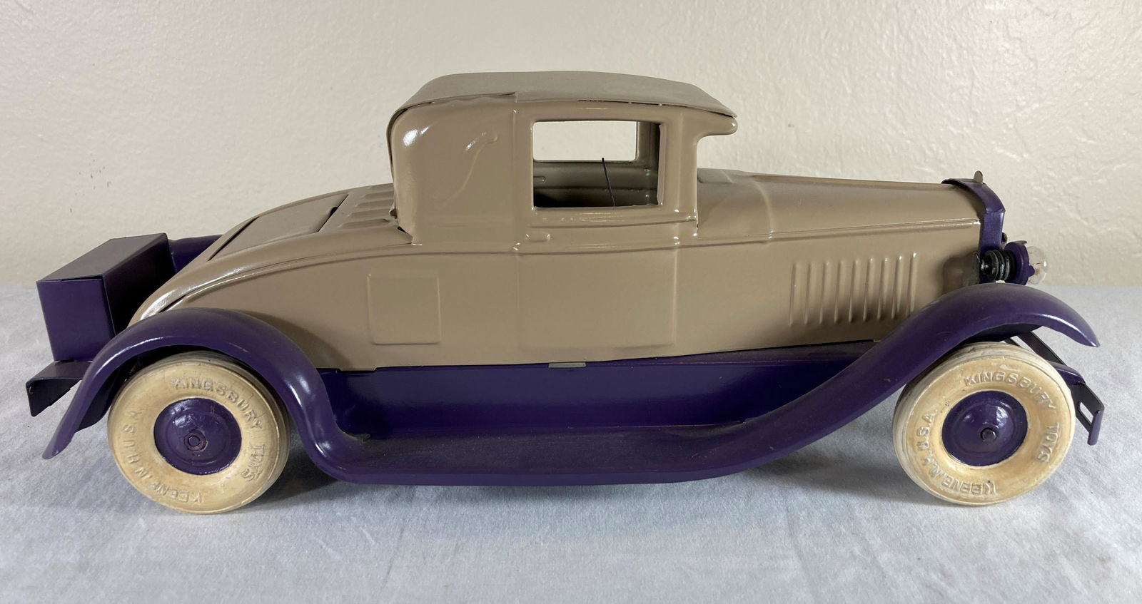 Kingsbury Coupe Roadster Car #544 Deluxe Lighted Musical Pressed Steel Toy Car Vehicle: This is a wonderful toy in very good condition. It shows minor wear overall. Some dust present from display. Appears to have been professionally restored to its former glory. Excellent workmanship. Or