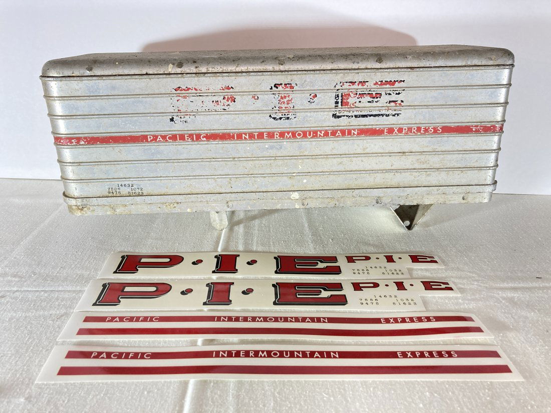 Vintage Smith & Miller PIE Pacific Intermountain Express Trailer (1 of 12)