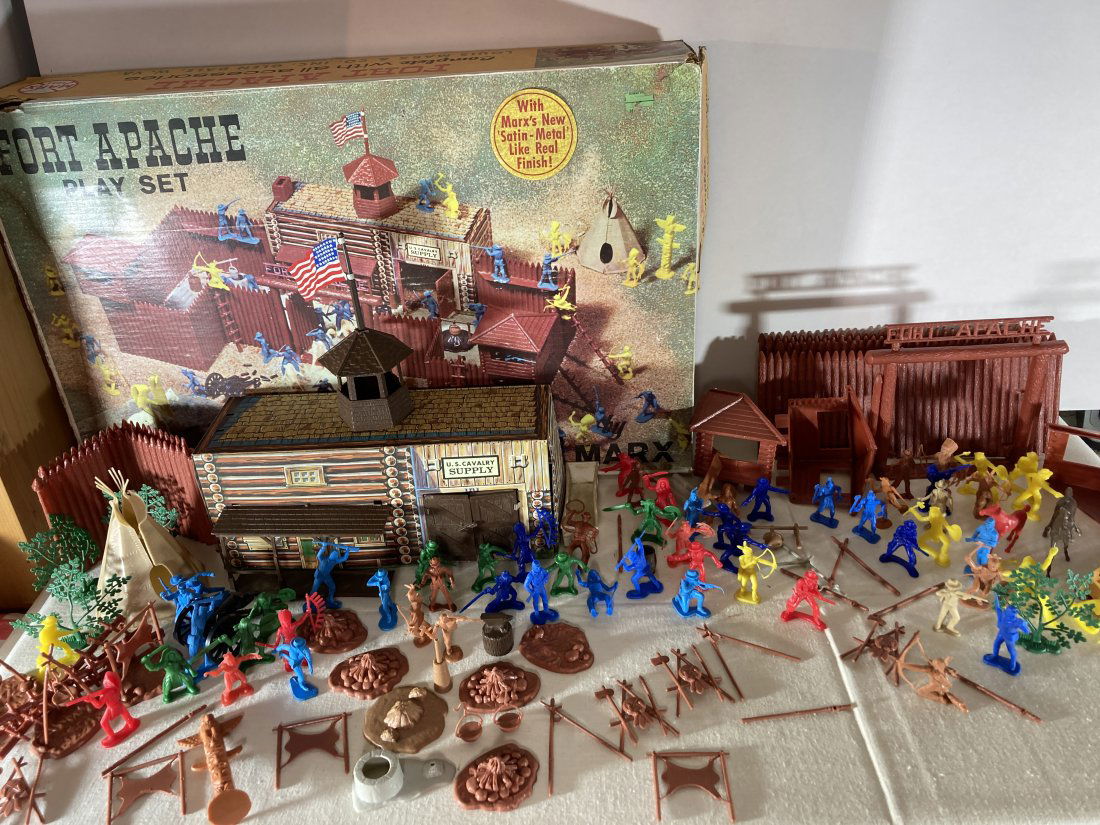 Vintage Louis Marx  Fort Apache Playset (1 of 11)