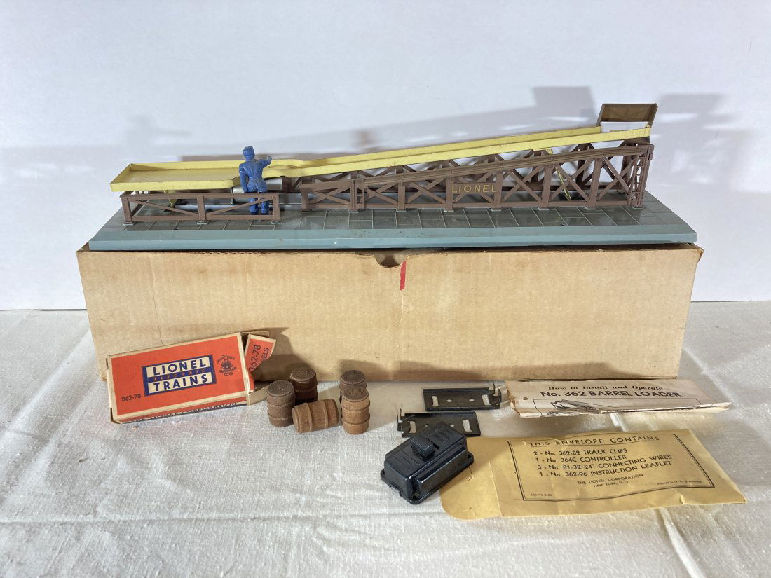 Lionel Electric Toy Trains No. 362 Barrel Loader Accessory w/ Box (1 of 10)
