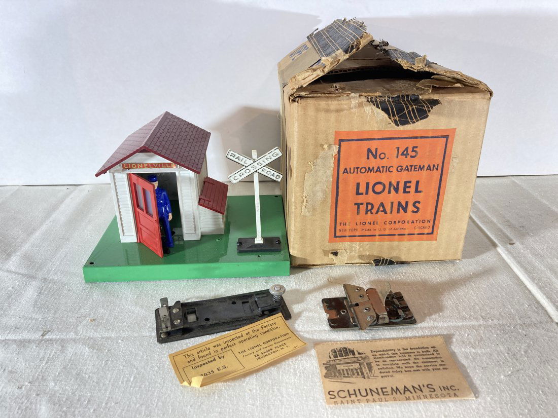 Lionel Electric Toy Trains No. 145 Automatic Gateman Station Accessory w/ Box (1 of 10)
