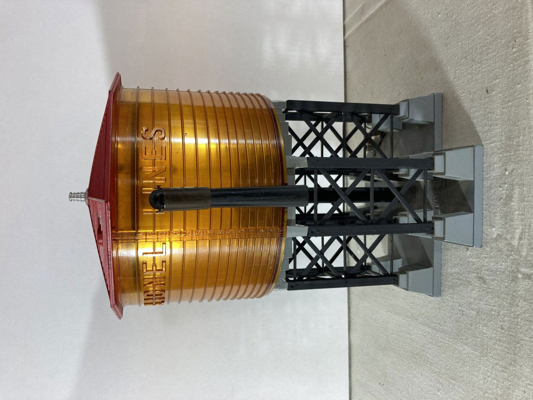 Lionel Electric Trains Lionel Lines Water Tower Accessory (1 of 8)