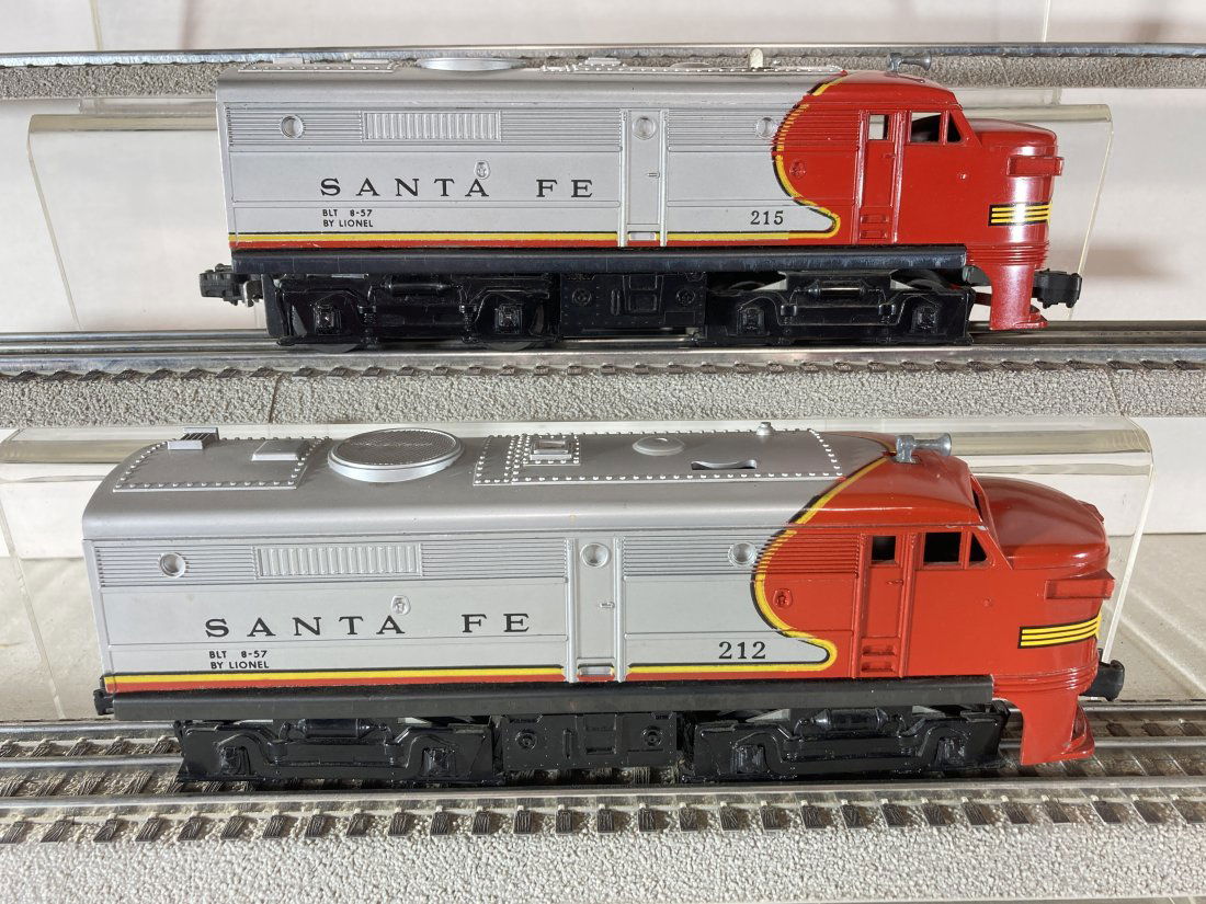 Vintage Electric Trains  Lionel Lines Santa Fe Chief Set (1 of 12)