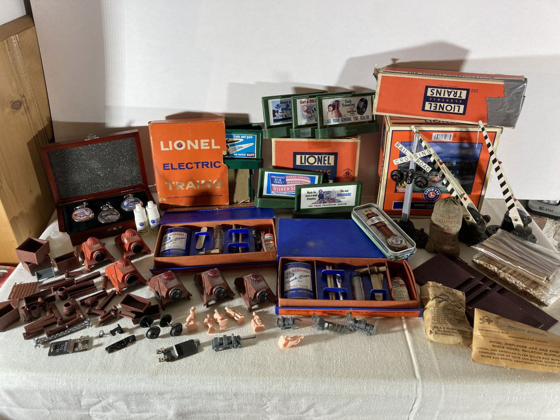 Lionel Electric Trains Accessory Parts Pieces Lot (1 of 10)