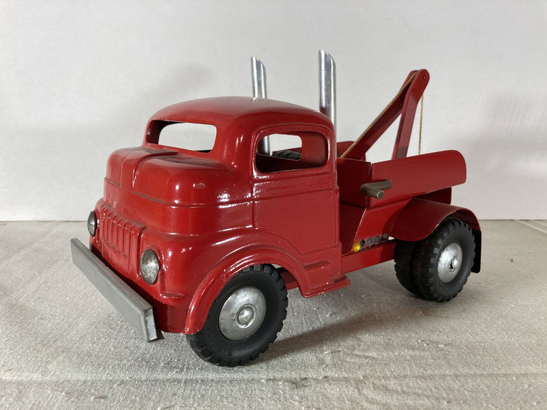 Vintage Structo Toys Pressed Steel Wrecker Truck (1 of 7)