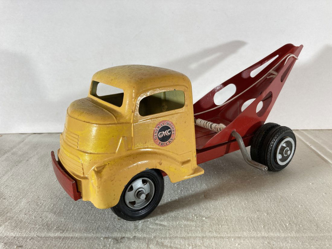 Vintage Smith & Miller Smitty Toys GMC Wrecker Pressed Steel Truck (1 of 7)