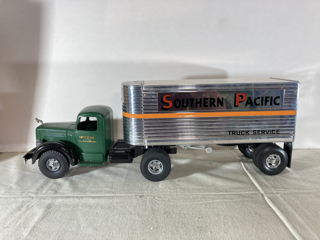 Vintage Smith & Miller Smitty Toys Pressed Steel Southern Pacific Tractor Trailer: This is a very nice vintage piece. Very good condition overall.