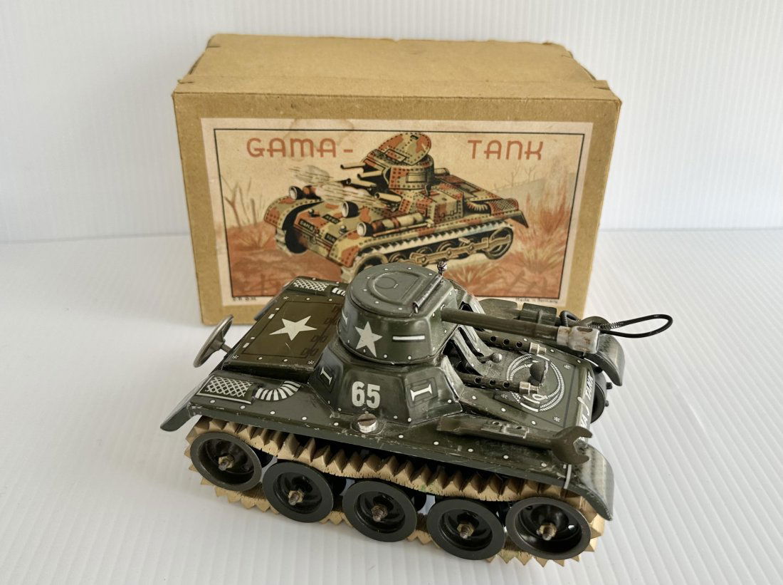 Vintage GAMA Tin Toy US Army Tank in Box (1 of 8)