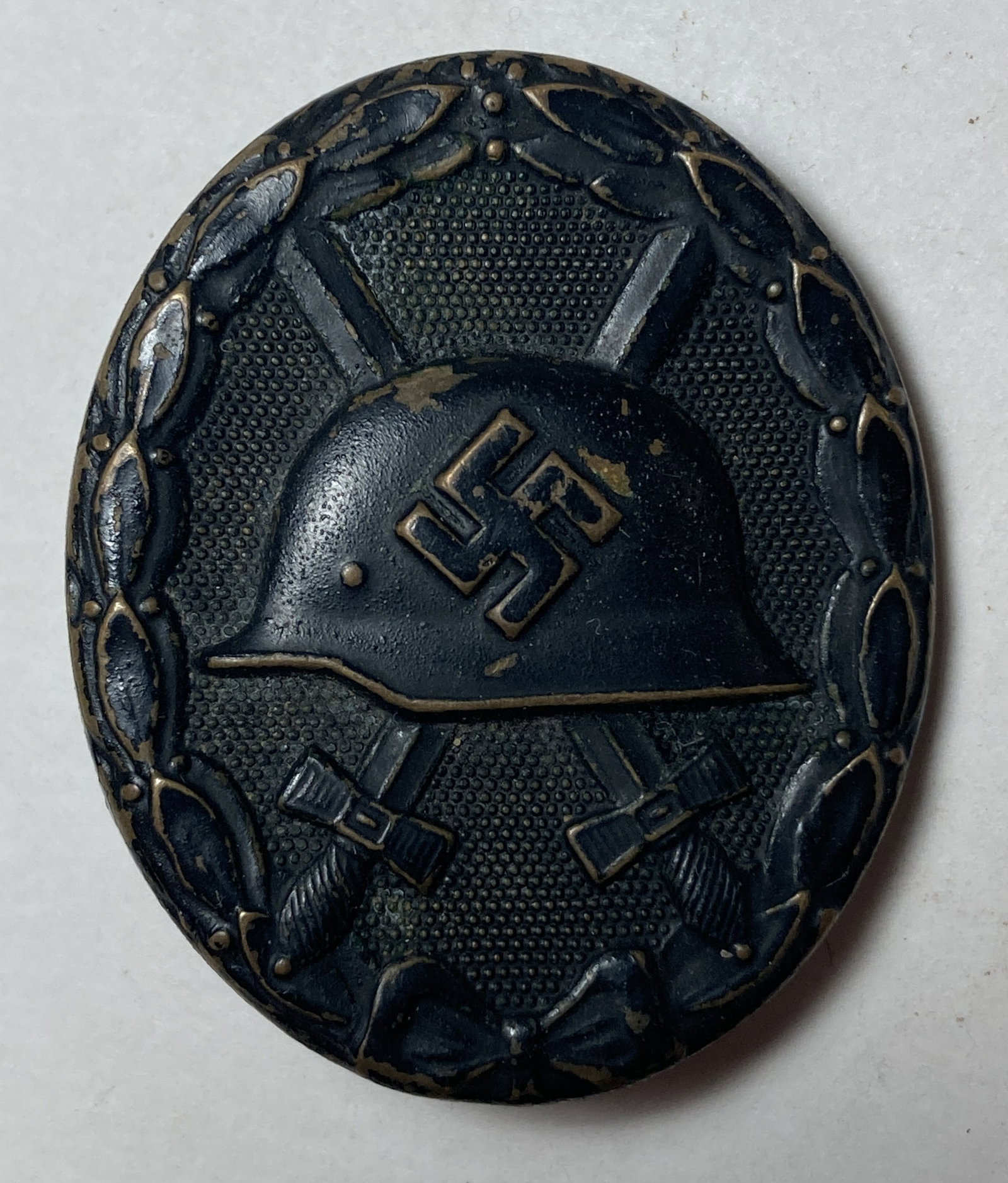 WW2 Nazi Era German Military Black Wound Badge Award Pin: Black lacquered brass badge for wounds. 3rd Class Black (IRON) for one or two wounds. Shows use and wear commiserate with age.