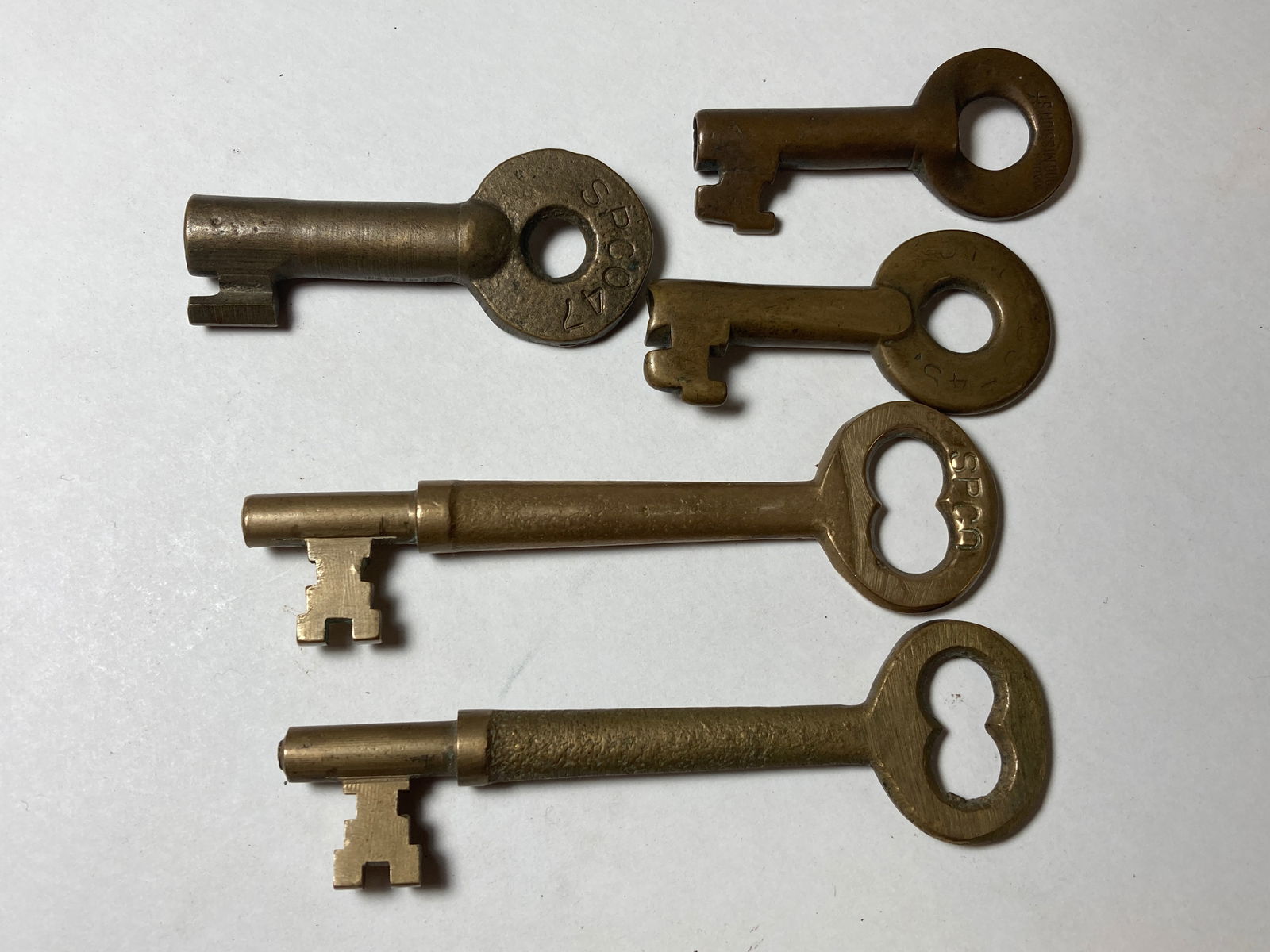 Lot of 5 Brass Railroad R.R. Padlock Keys Southern Pacific + Adlake + (1 of 8)