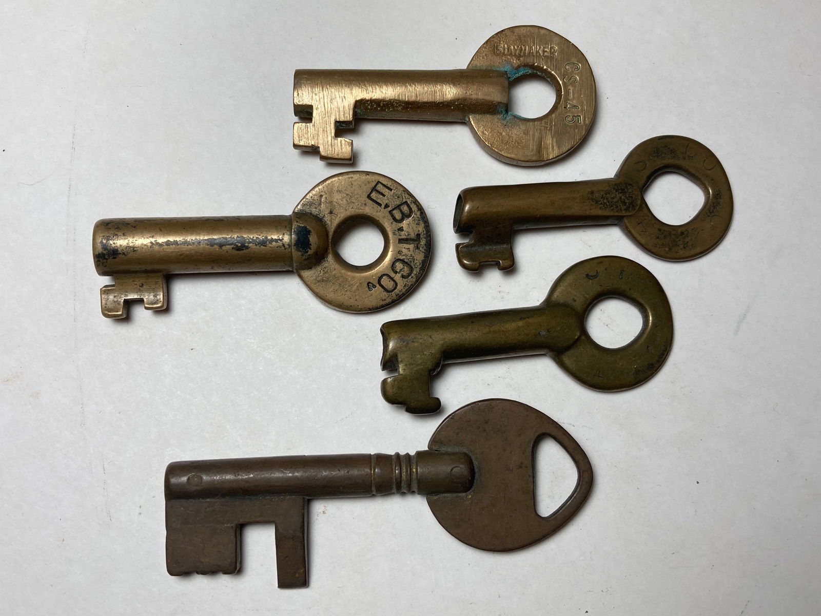 Lot of 5 Brass Railroad R.R. Padlock Keys Southern Pacific + Adlake + (1 of 9)