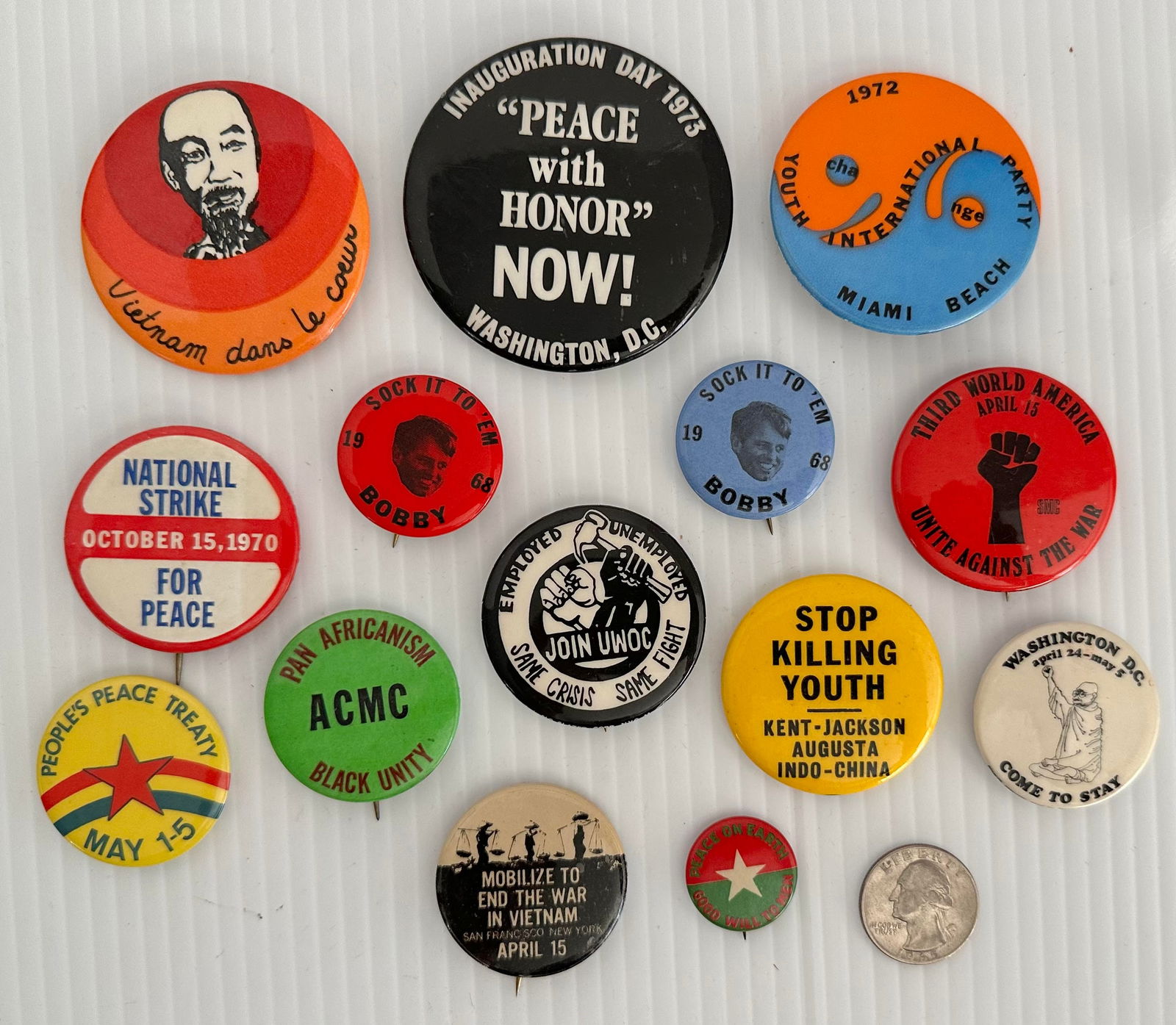 Lot of 14 Anti Vietnam War Peace Protest Cause March Buttons Pinbacks (1 of 4)