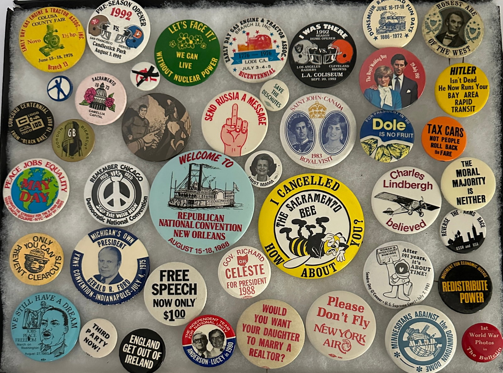 Lot of Vintage Political Advertisement Causes Events Pinbacks Buttons: Lot of Vintage Political Advertisement Causes Events Pinbacks Buttons...Largest in 3 inches diamter.