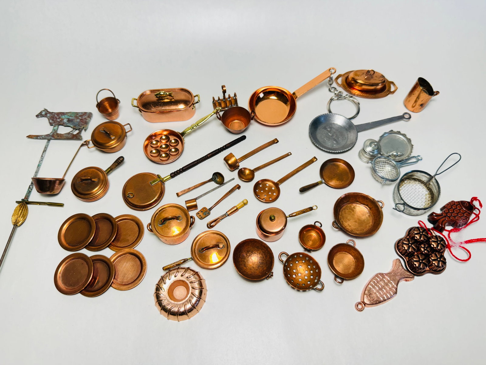 Vintage Dollhouse Miniature Copper Cooking Kitchen Accessories Pots Pans (1 of 7)