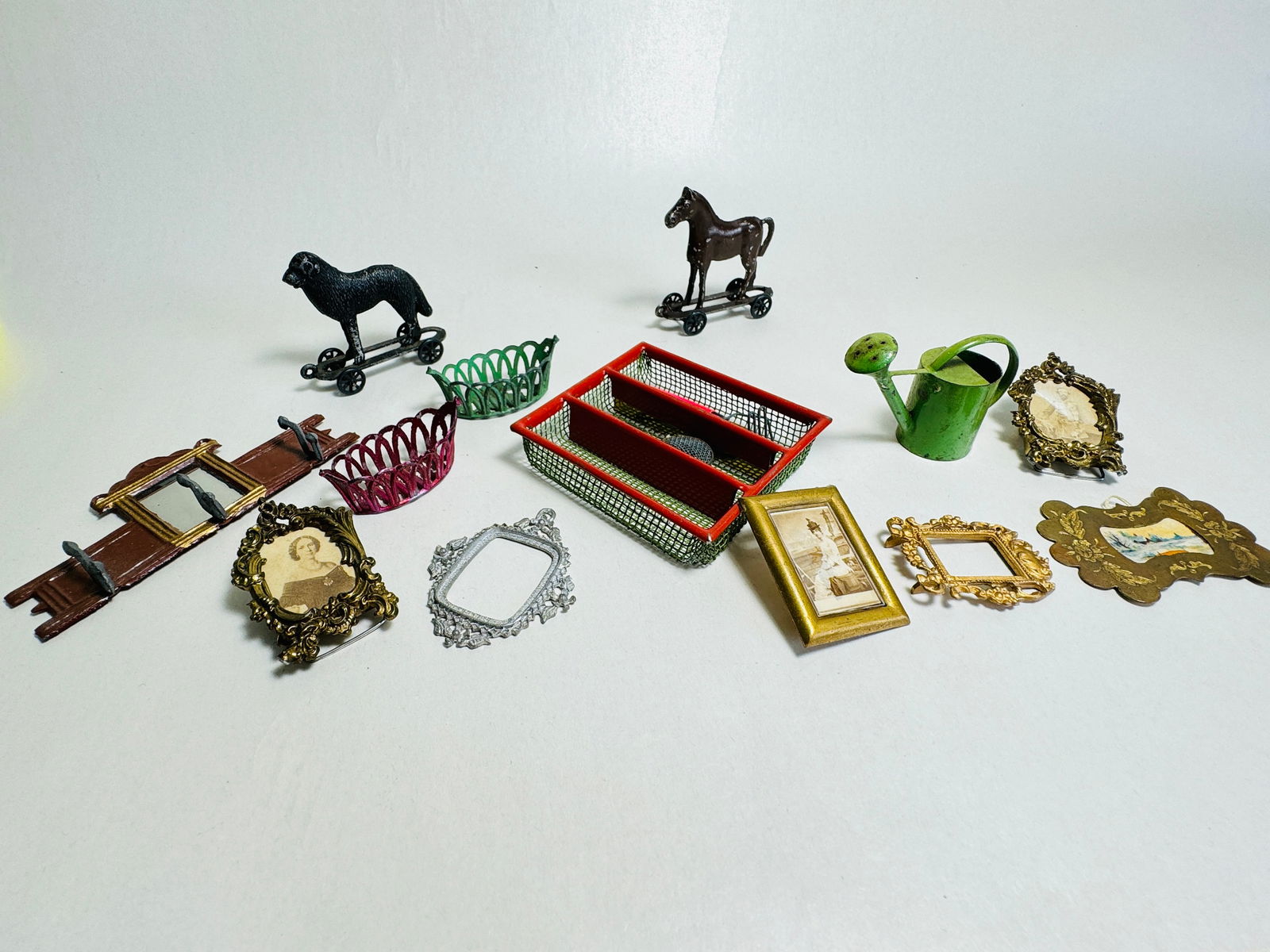 Vintage Dollhouse Miniature Household Accessories (1 of 5)
