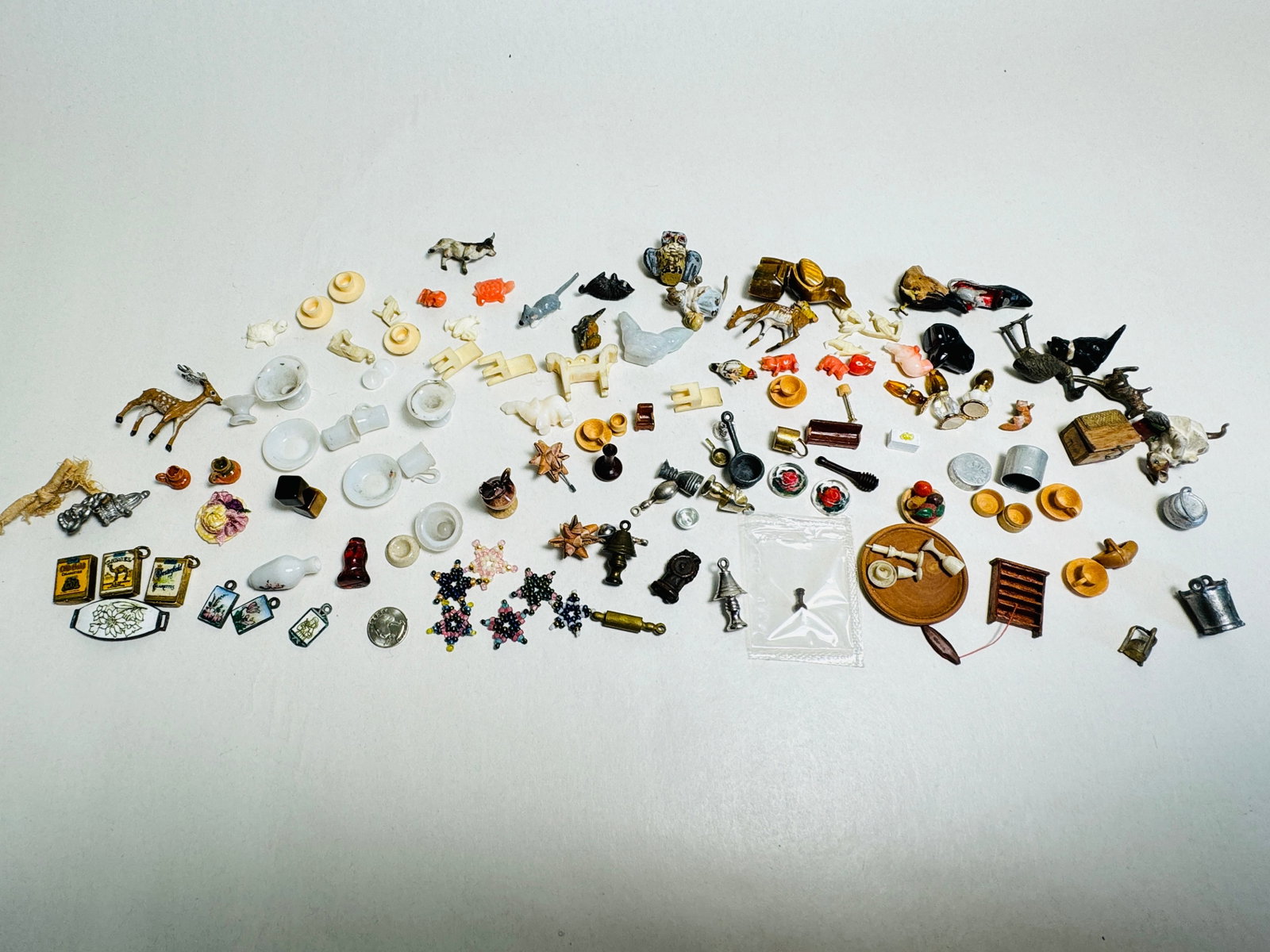 Vintage Dollhouse Miniature Mixed Lot: This is an utterly incredible lot. Comes with everything shown. Mixed materials.