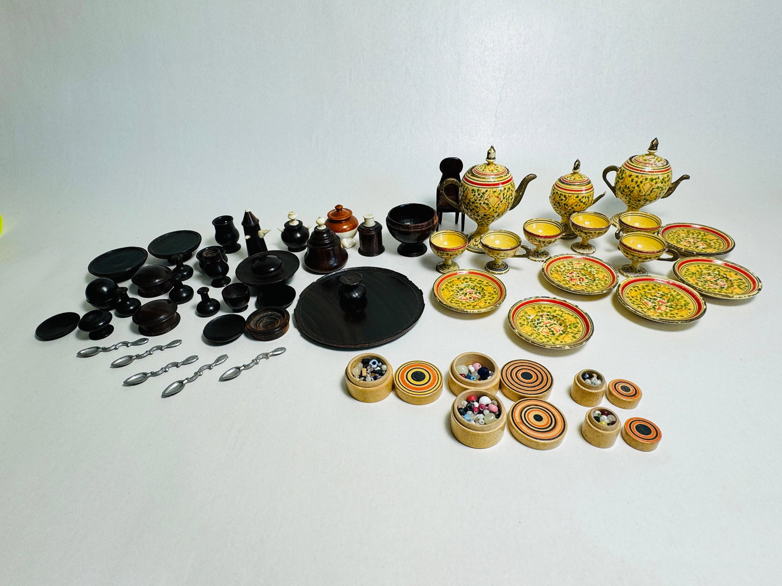 Vintage Dollhouse Miniature Mixed Lot of Tableware Plates Dishes Cups + (1 of 7)