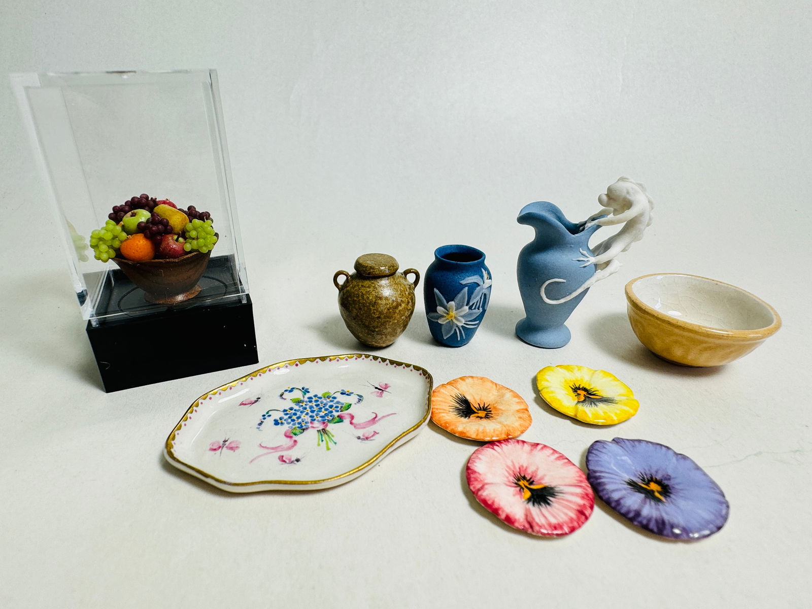 Vintage Dollhouse Miniature Mixed Lot of Artist Signed Ceramic Articles (1 of 9)