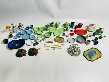 Vintage Dollhouse Miniature Metal Household Accessories Dishes Plates ++