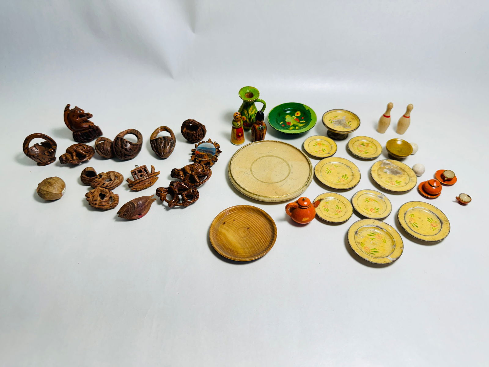 Vintage Dollhouse Miniature Household Accessories Dishes Plates Made of Wood (1 of 5)