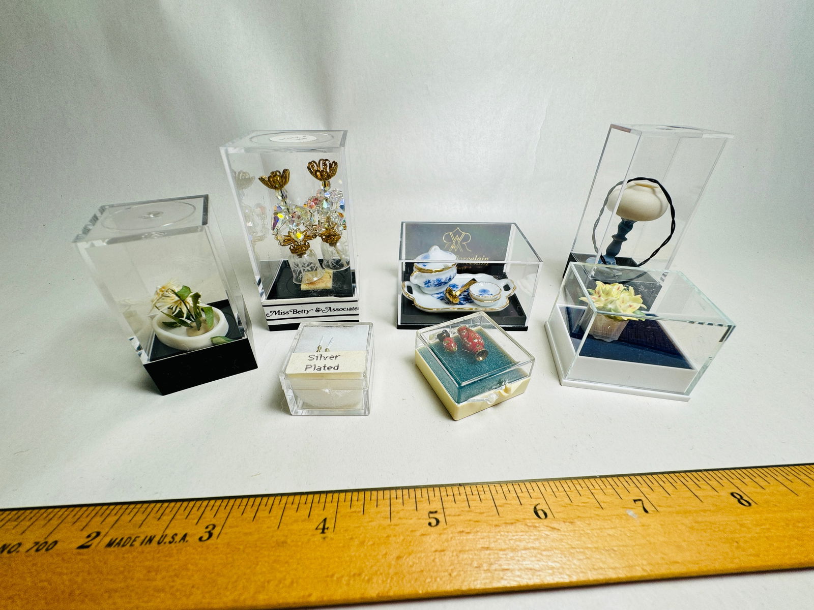 Vintage Dollhouse Miniature Household Accessories (1 of 6)