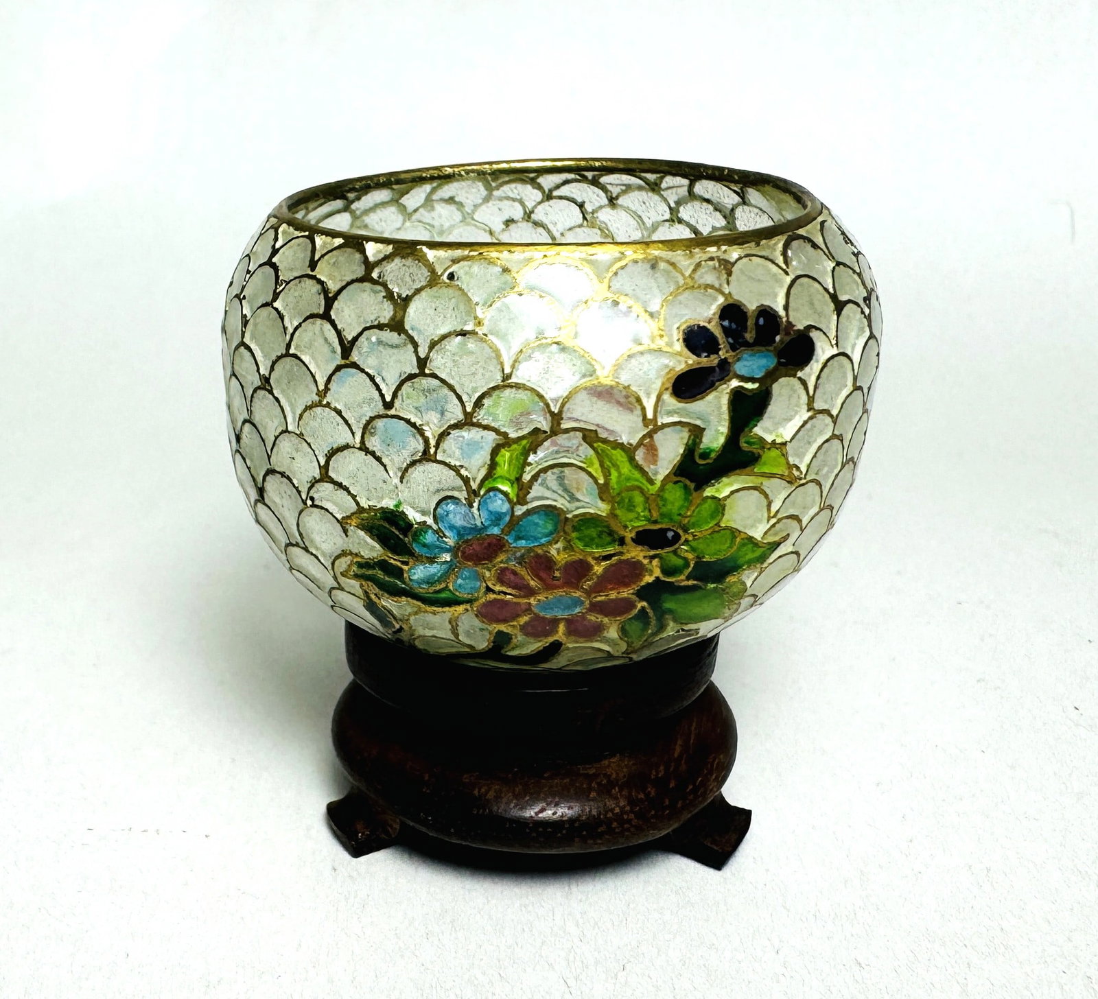 Vintage Dollhouse Miniature Asian Pedestaled Bowl: This is an very nice lot with an extensive array of finely detailed articles.