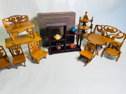 Vintage Dollhouse Mixed Lot of Miniature Furniture: This is an very nice lot with an extensive array of finely detailed articles. The wood furniture folds completely flat