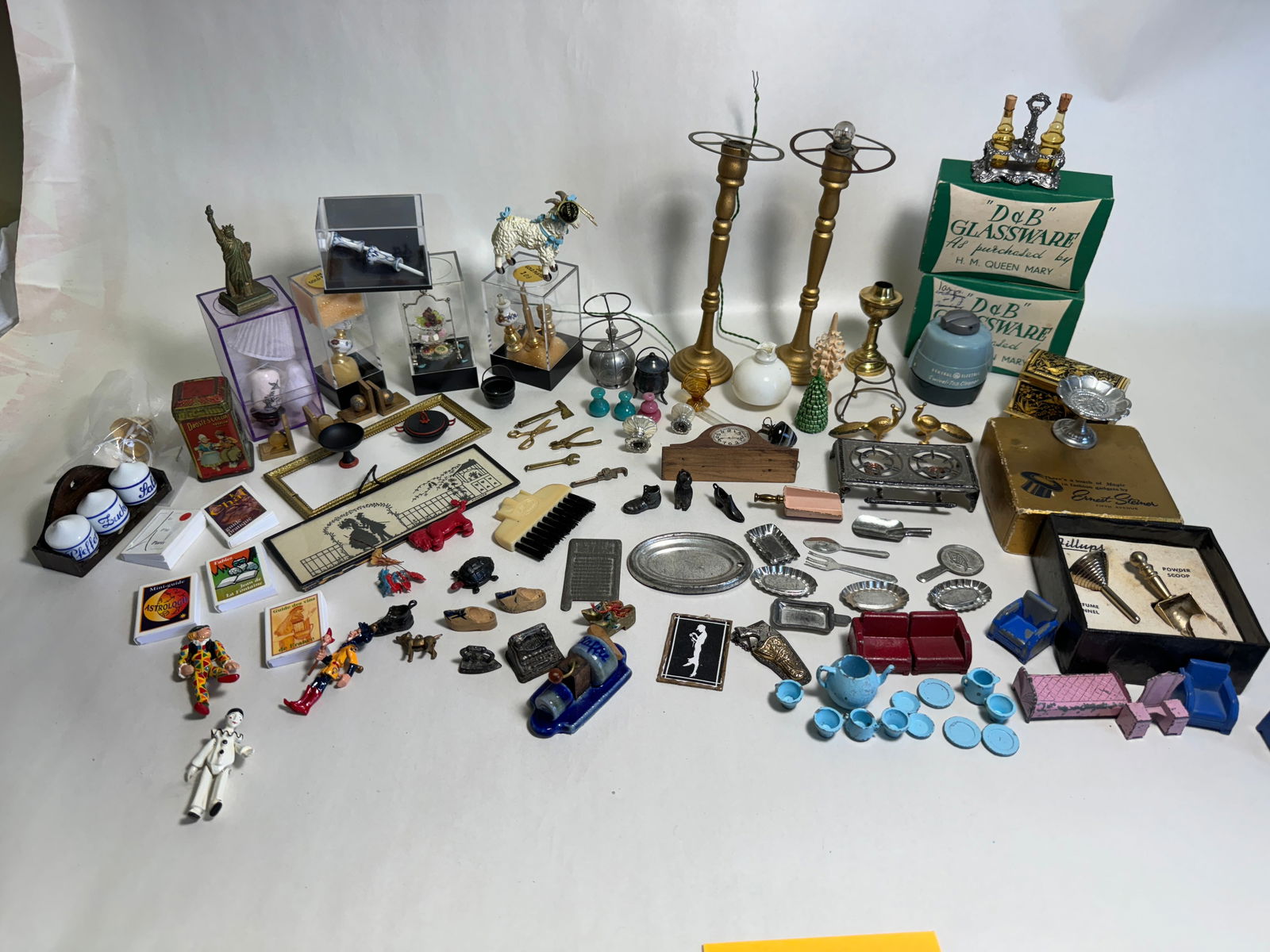 Vintage Dollhouse Lot of Miniature Accessories Parts & Pieces (1 of 11)