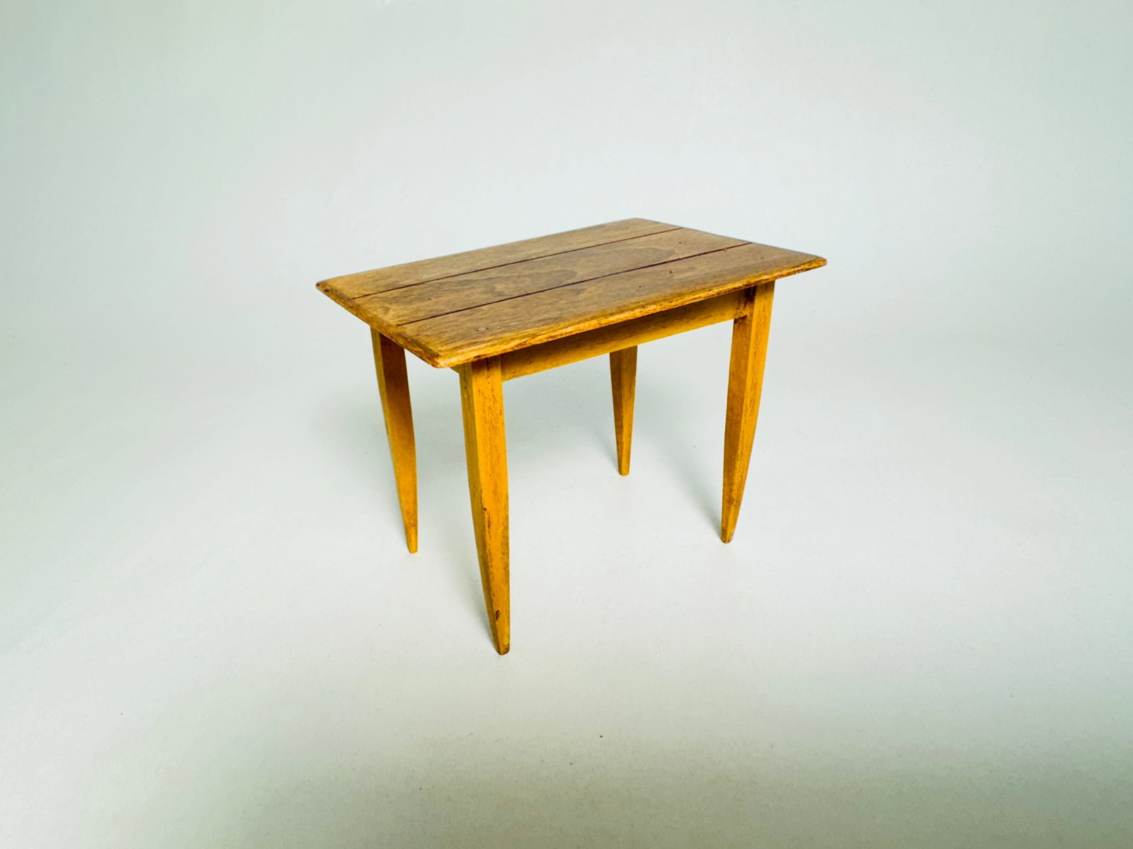 Vintage Robert Dixon Signed Handmade Dollhouse Furniture Table: This is an very nice lot with an extensive array of finely detailed articles.