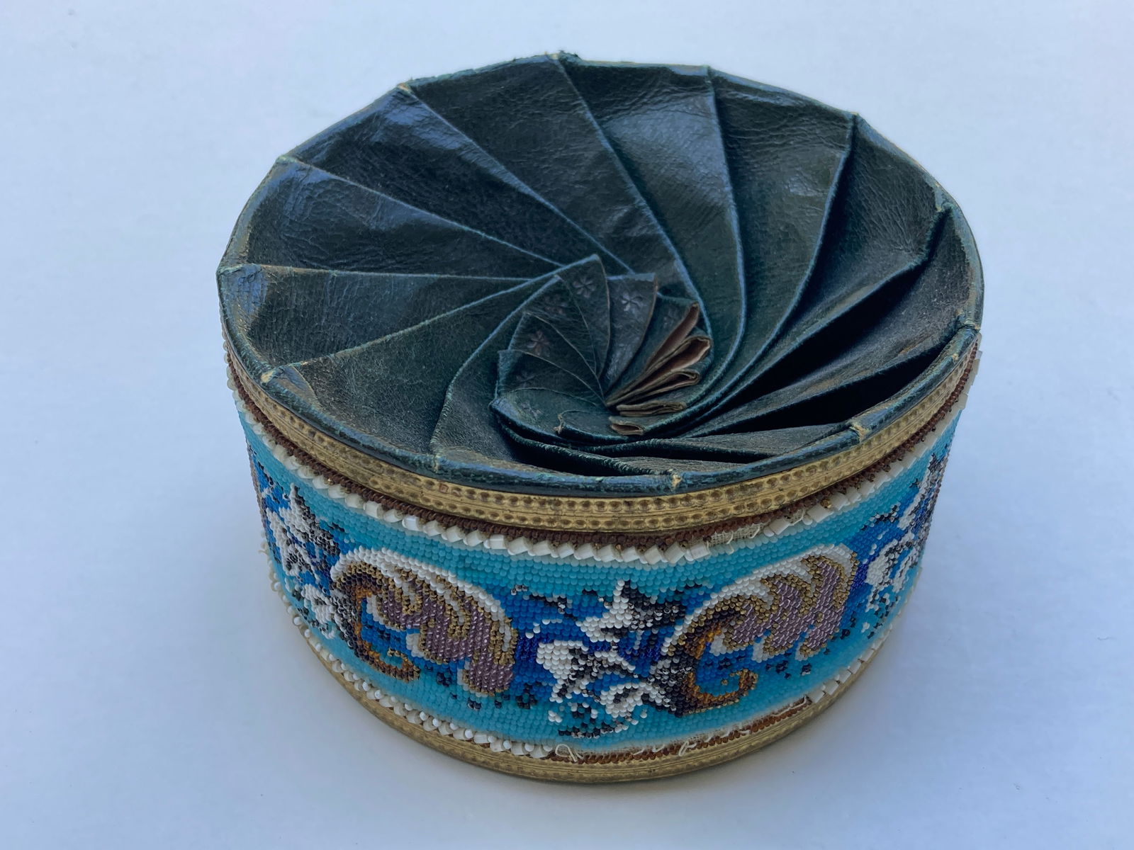 Victorian Beaded Tin Purse Container (1 of 5)