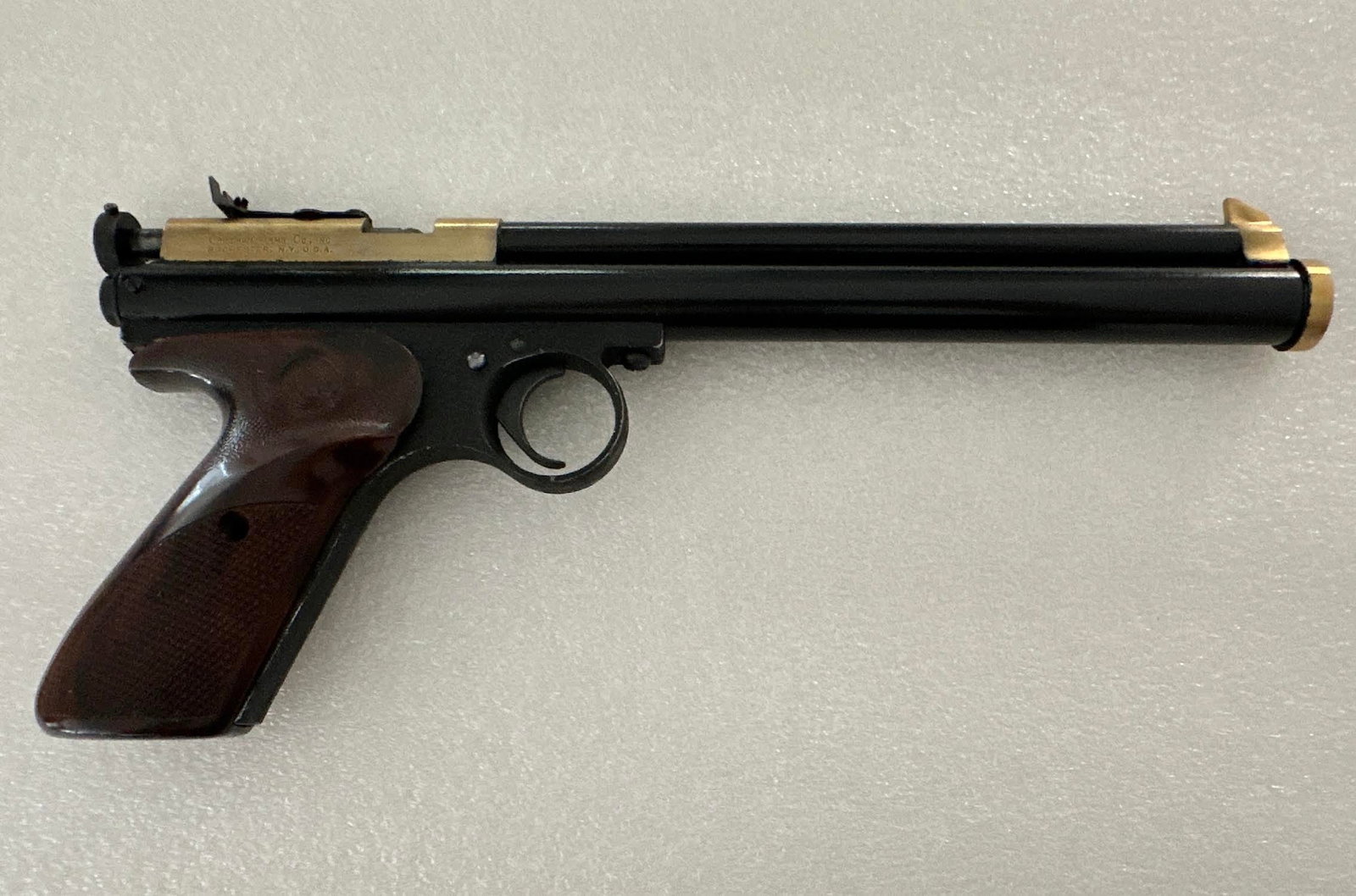 Vintage Crosman .22 Model 112 Pellet Gun Air Pistol: Vintage Crosman .22 Model 112 Pellet Gun Air Pistol...Good Working Condition.