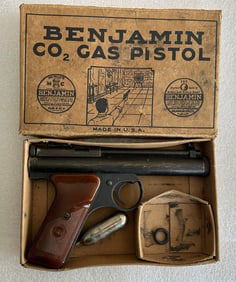 Vintage Benjamin HC .177 Ca. CO2 Gas Pellet Gun in Box