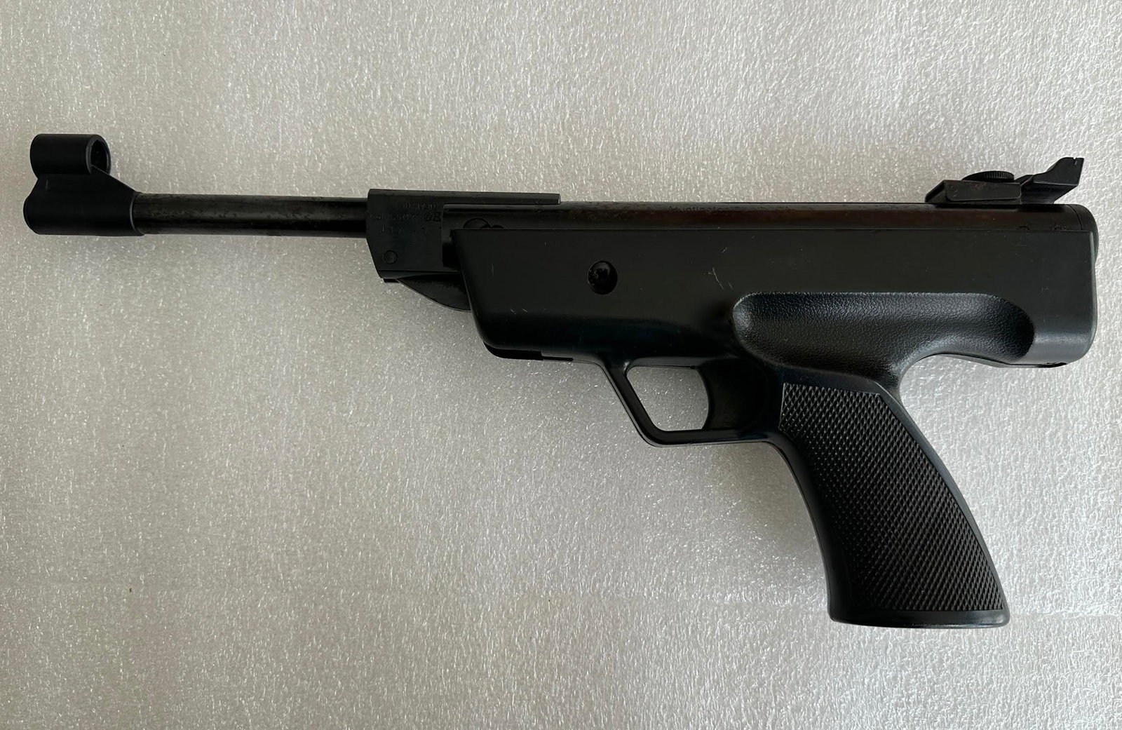Vintage Marksman 17 Huntington Beach .177 Pellet Gun Air Pistol: Vintage Marksman 17 Huntington Beach .177 Pellet Gun Air Pistol...Good Working Condition