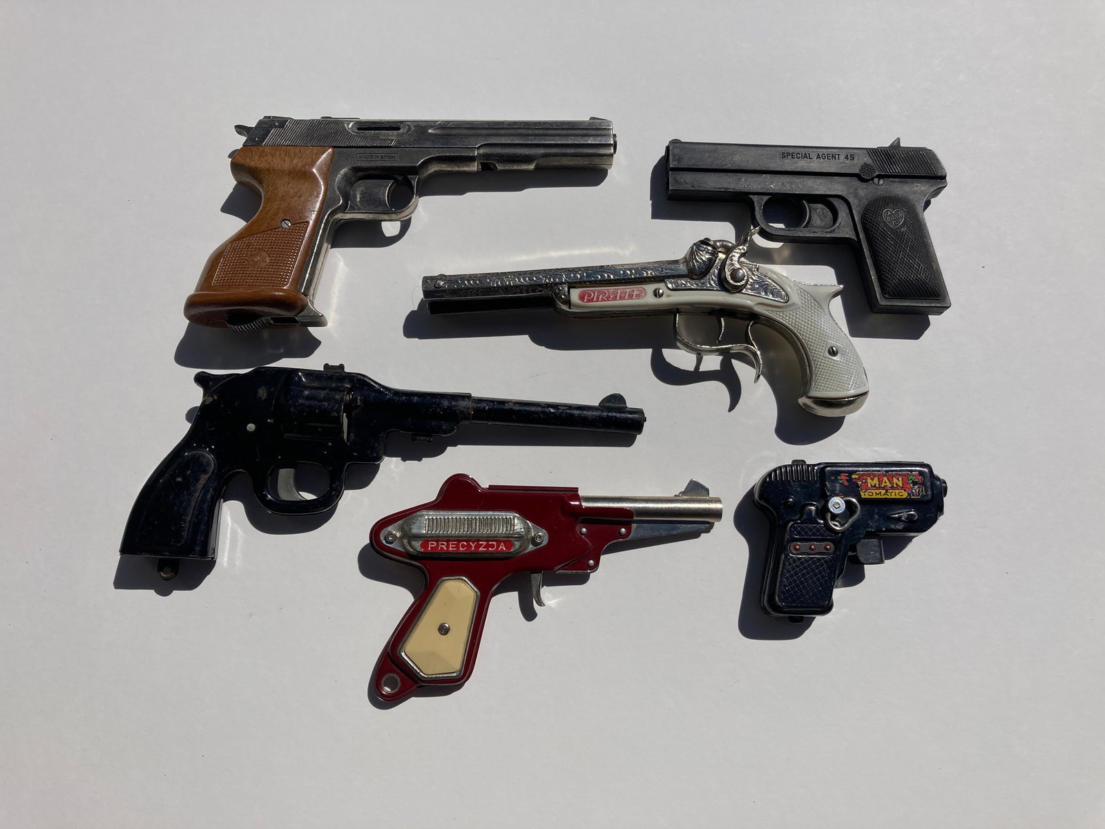 Vintage Mixed Brand Cap Gun Pistol Lot: Great lot as shown. Varying condition