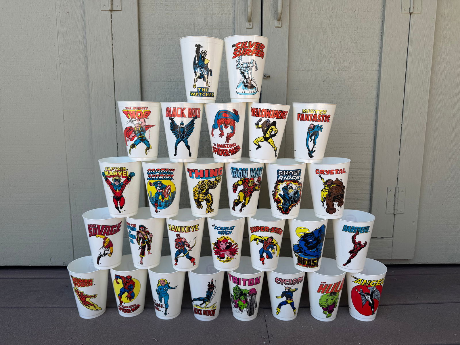28 Piece 7-Eleven Marvel Superhero Plastic Cup Set: Nice set. Thor cup has split in it. See pictures for details.